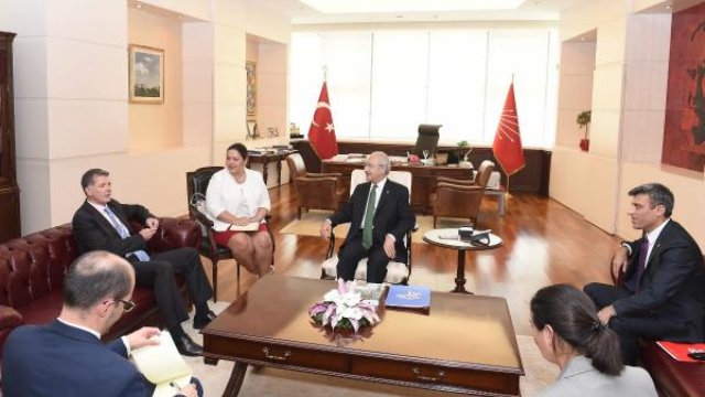 ingiltere-buyukelcisi-moore-dan-kilicdaroglu-na-ziyaret.jpg