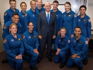 nasa-ya-12-yeni-astronot-secildi.jpg