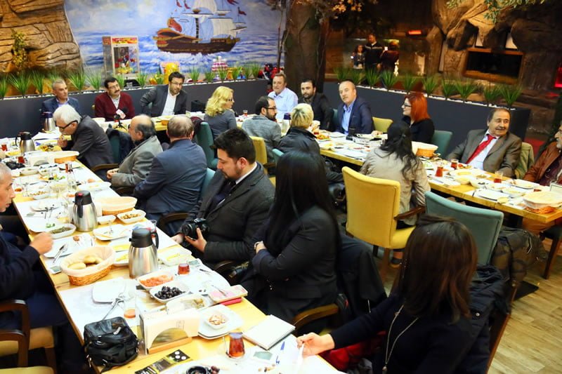 BASKAN_AK_YEREL_MEDYA_TEMSILCILERIYLE_BULUSTU_kecioren.bel.tr_21923