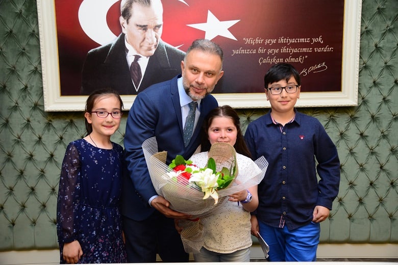ERTÜRK KOLTUĞUNU MİNİK ELİF'E BIRAKTI (1)