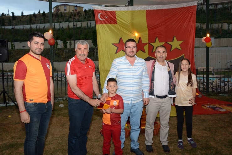Galatasaraylı Taraftarlar Şampiyonluğu Kutladı 4