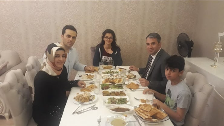 Ertuğrul Çetin, İftarda Vatandaşların Evlerine Konuk Oluyor 1
