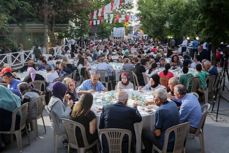 Başkan Yaşar, Gazililerle iftar yaptı