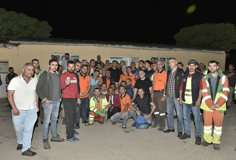 Köse temizlik işleri personeliyle gece mesaisinde 1