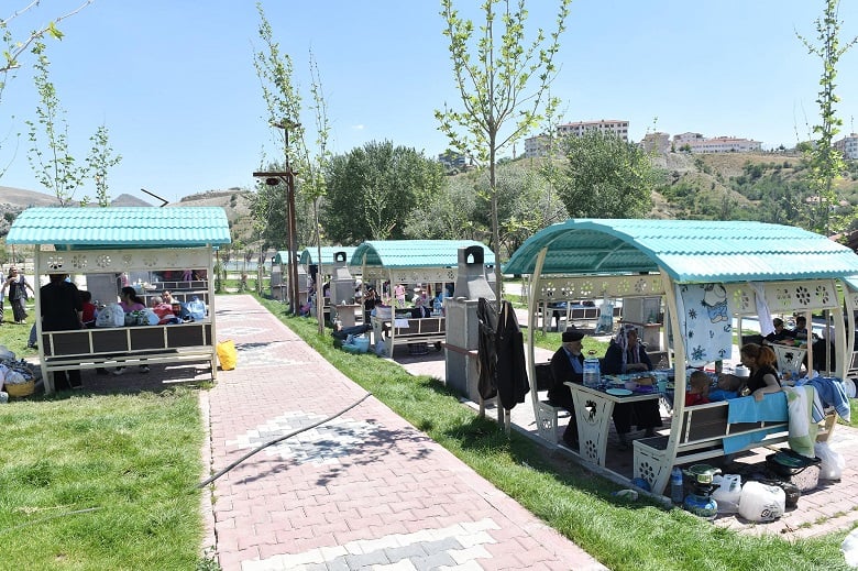 Ankara'nın İlk Millet Bahçesi... Ziyaretçi Akınına Uğruyor 7