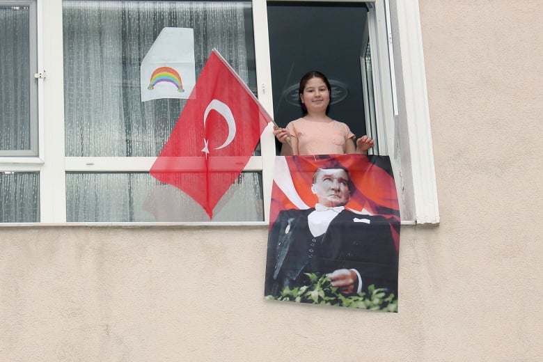 Çankaya evleri Atatürk ve bayraklarla donattı