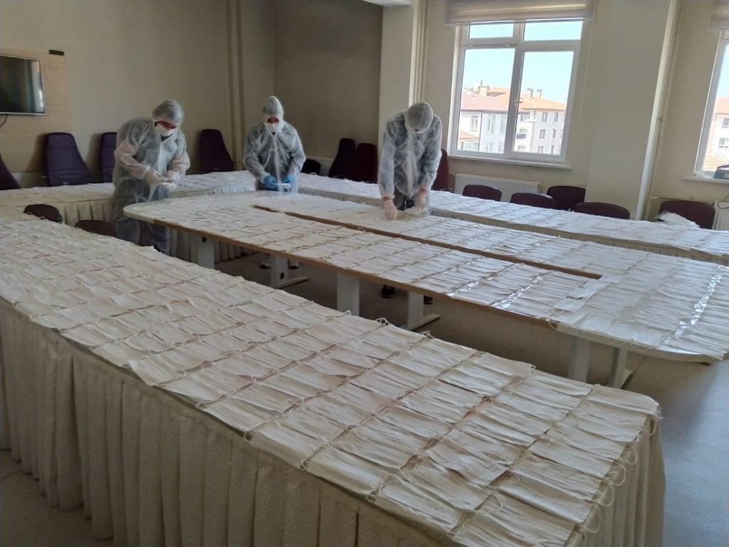 Akyurt Halk Eğitim Merkezi'nde 15 bin maske üretildi 4