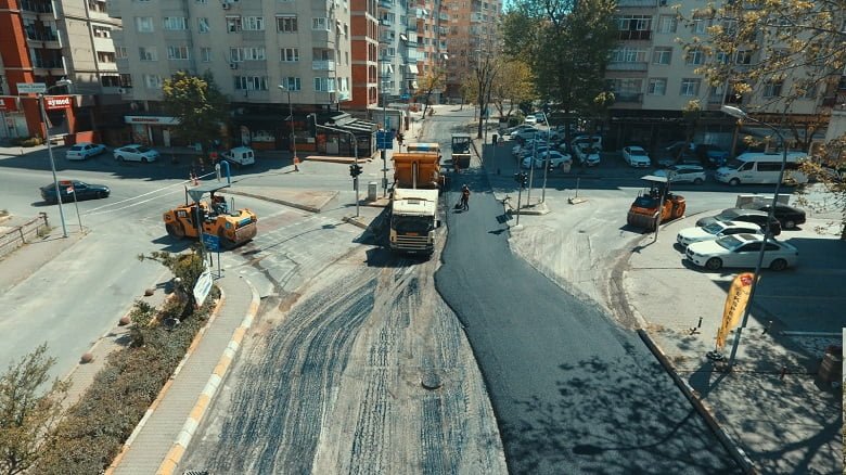 İstanbullular evdeyken yollar yapılıyor