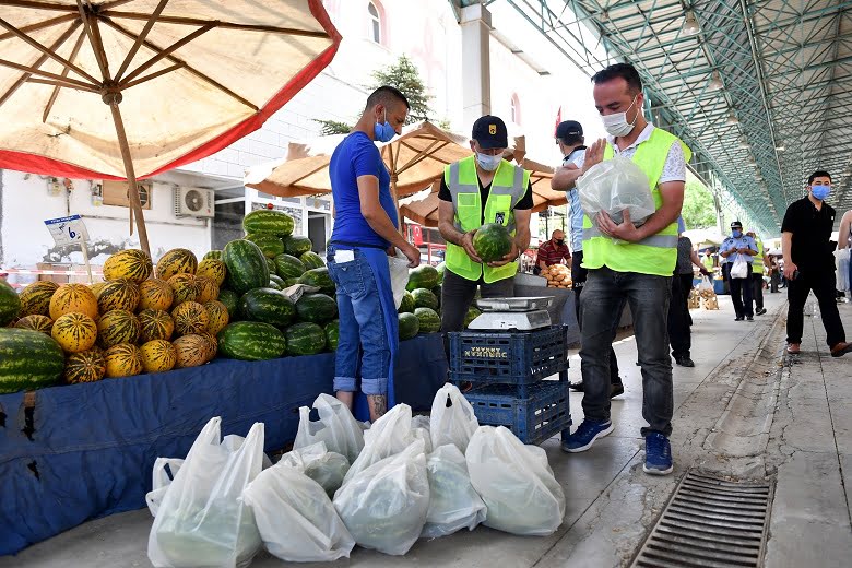 Pursaklar’da 150 bin TL’lik meyve sebze ücretsiz dağıtıldı