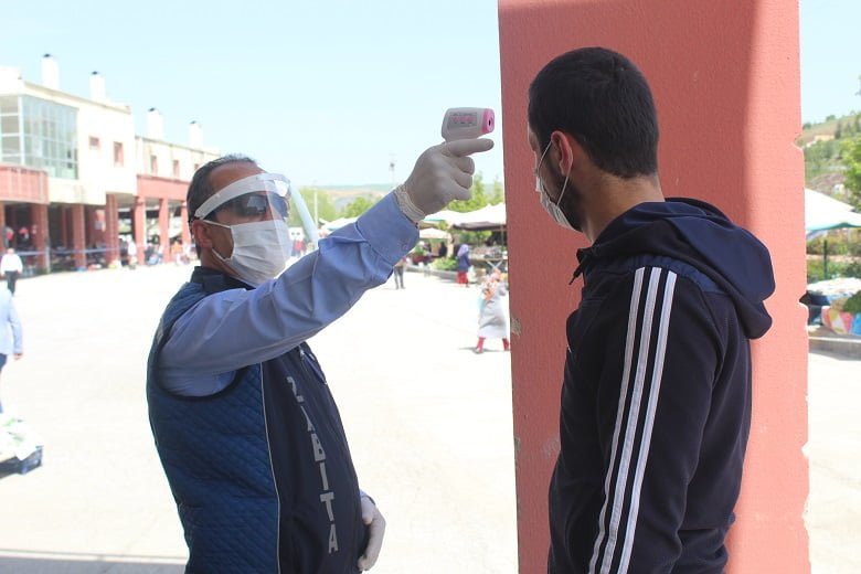 Akyurt'ta yüz binin üzerinde maske dağıtıldı 3