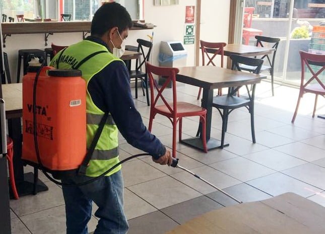 Yenimahalle’de lokanta ve kahvehaneler dezenfekte edildi