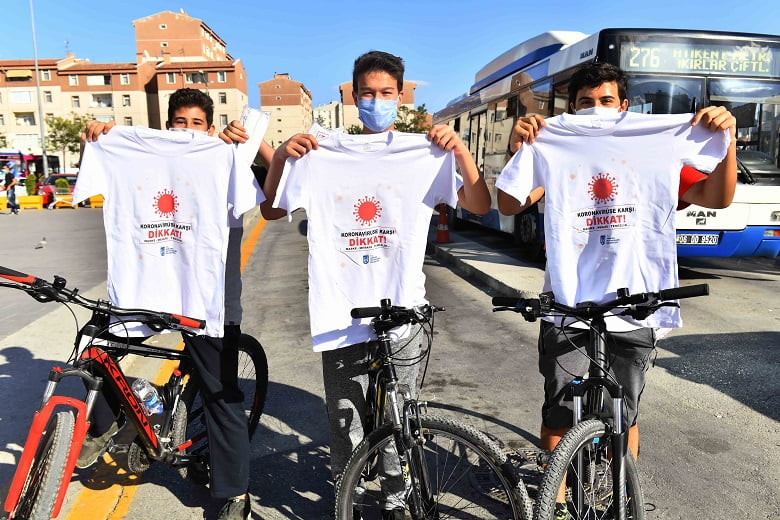 Büyükşehir Belediyesi’nden ‘Koronavirüse karşı dikkat!” tişörtü
