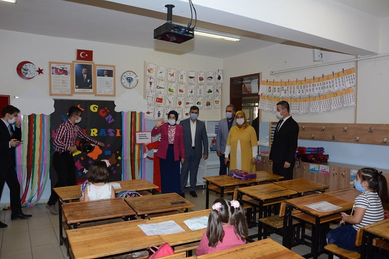 Başkan Ayık, minik öğrencilerin okul heyecanına ortak oldu 5