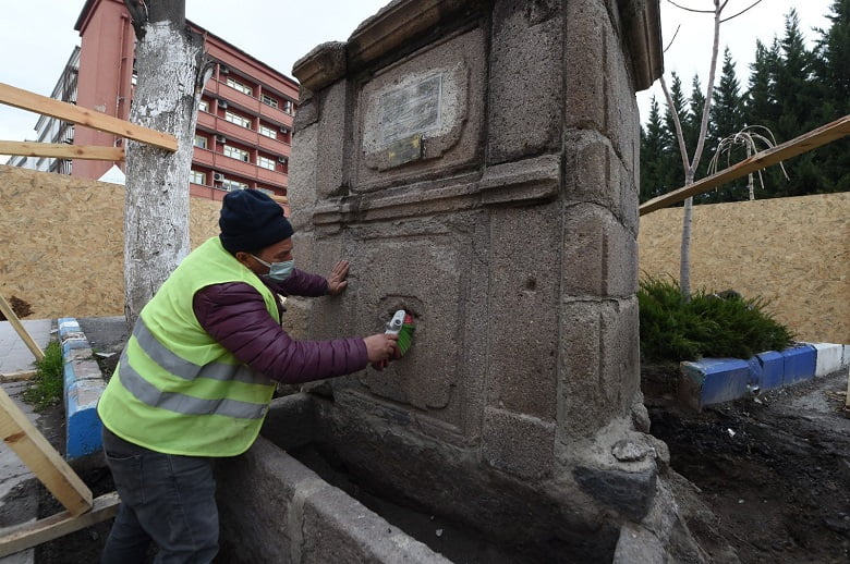 Tarihi çeşmeden 'zula' çıktı 1