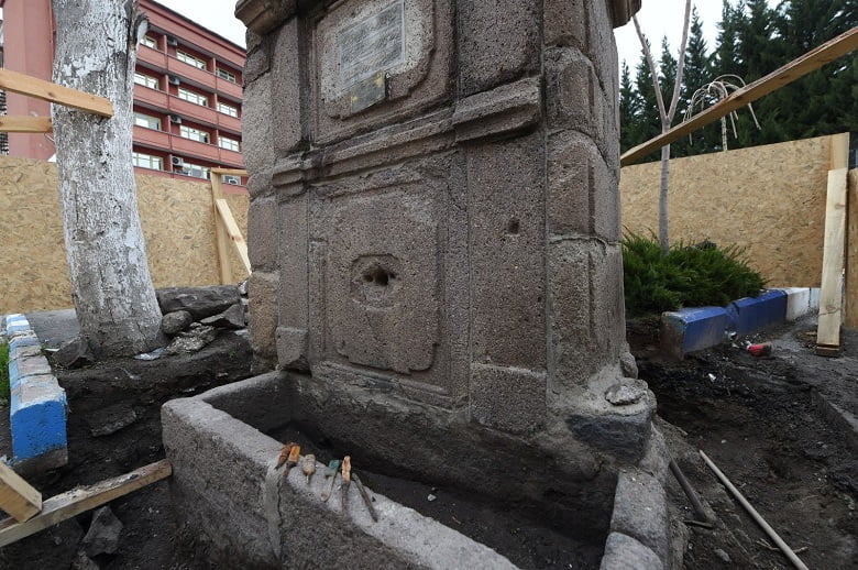 Tarihi çeşmeden 'zula' çıktı 4