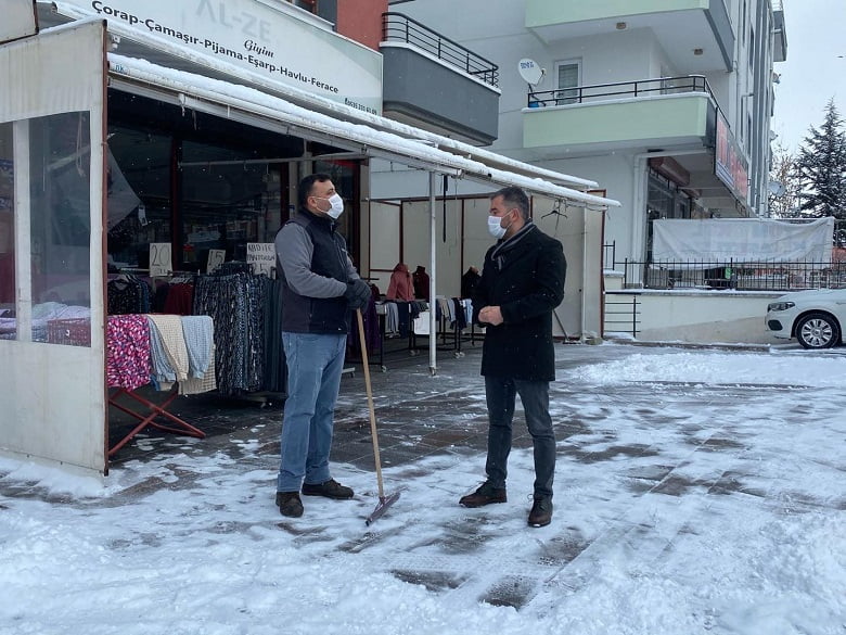 Başkan Çetin’den kar altında esnaf ziyareti