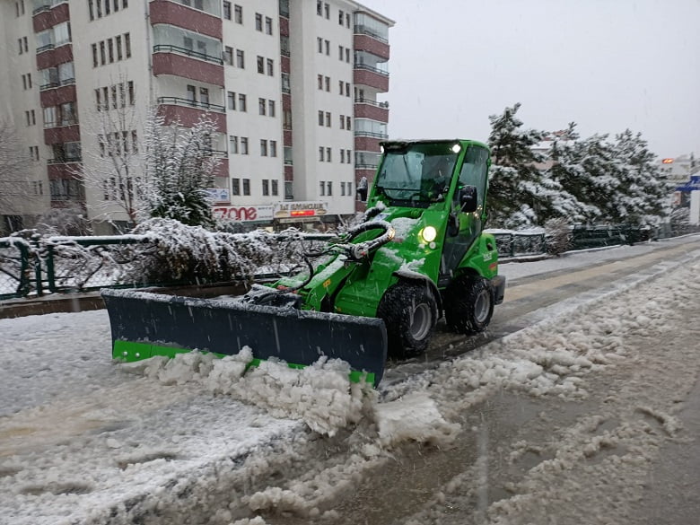 Türkiye'de bir ilk: Mansur Yavaş karla mücadele çalışmalarını canlı konum ve güzergahlarıyla yayınladı 7