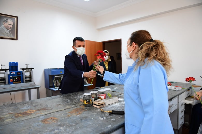 Altındağ'da sevgi dolu kadınlar günü 1 Altındağ'da sevgi dolu kadınlar günü 1