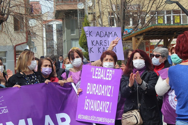 Akyurt'ta CHP'li kadınlar İstanbul Sözleşmesi kararını protesto etti 6