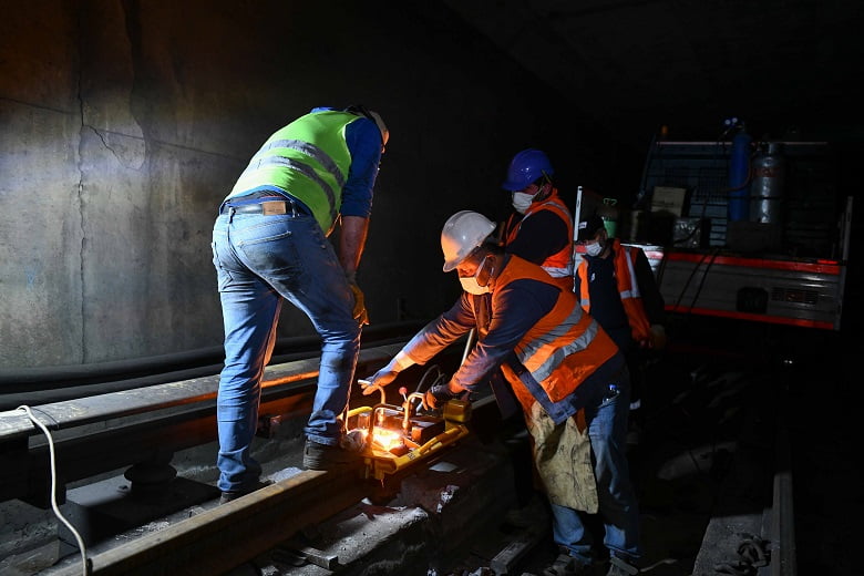 Ankara metrosunda aşınan raylar yenileniyor