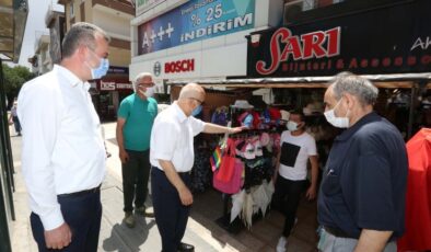 Başkan Yaşar, yeniden kepenk açan esnafı ziyaret etti
