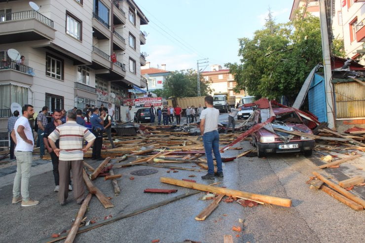 Akyurt'ta şiddetli rüzgar maddi hasara yol açtı 7