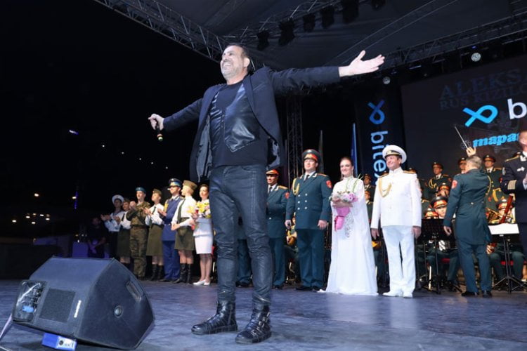 haluk-levent-ve-rus-kizilordu-dan-muhtesem-final-1634029071-336-x750