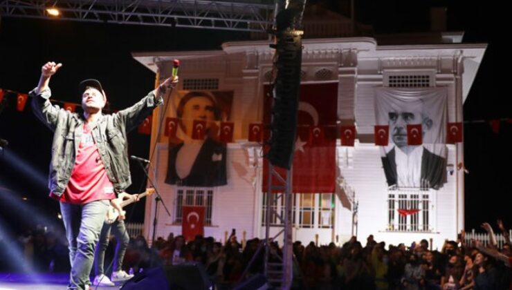 Ozbi, ilk halk konserini Bursa Mudanya’da verdi