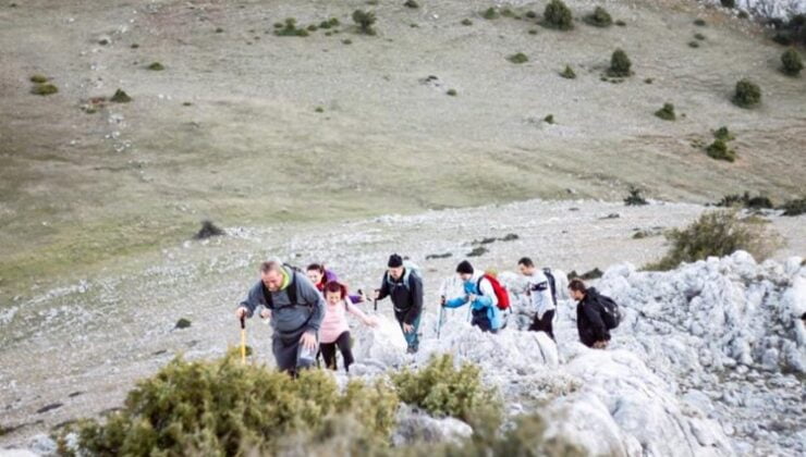 Bursa İnegöl’de dağcılık gününde dağa tırmandılar
