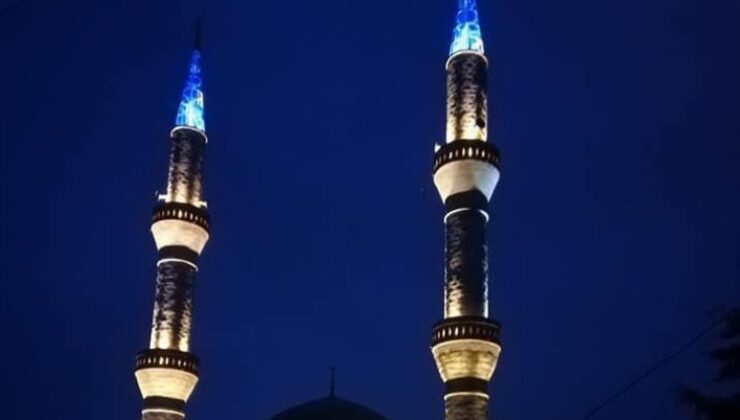 Manisa Selendi’de cami minaresi aydınlandı