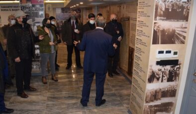 Bursa’da CHP’nin 100 yılı anı duvarı oldu