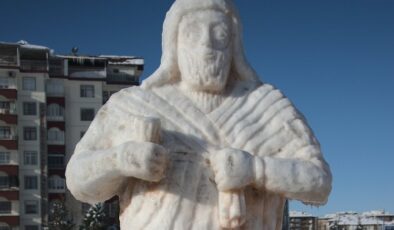 Kardan ‘Kral Tarhunza’ heykeli büyük ilgi görüyor