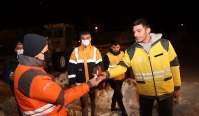Kayseri Kocasinan’da kar temizleme çalışmaları devam ediyor