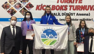 Sakarya’da Büyükşehir Kick Boks takımından 3 madalya