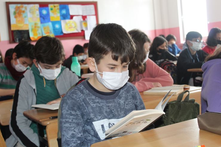 Yakupoğlu'nda öğrenciler okuma alışkanlığı kazanıyor 129