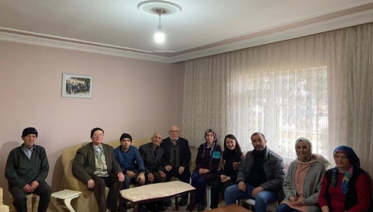 Başkan Tekin ve AK Partililer yaşlılar evini ziyaret etti