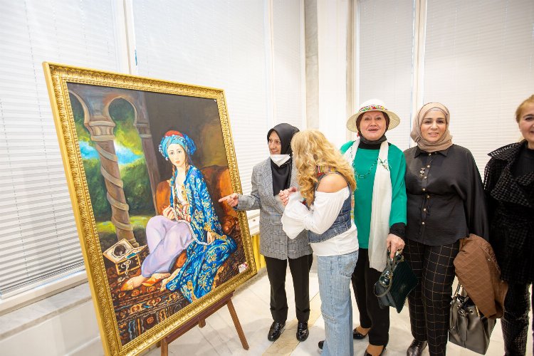 Bursa'da 84 kadın ressam eserlerini sergiledi 1