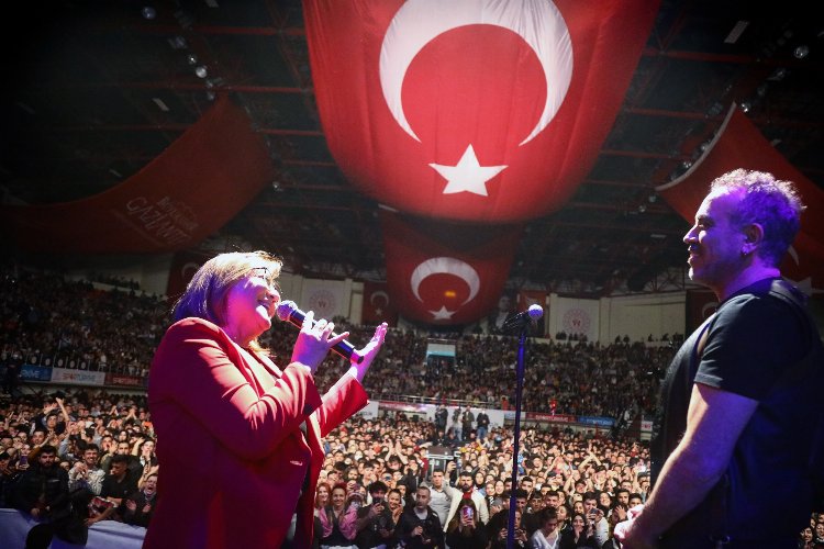 Haluk Levent Gaziantep'te hayranlarıyla buluştu 2 Haluk Levent Gaziantep'te hayranlarıyla buluştu 2