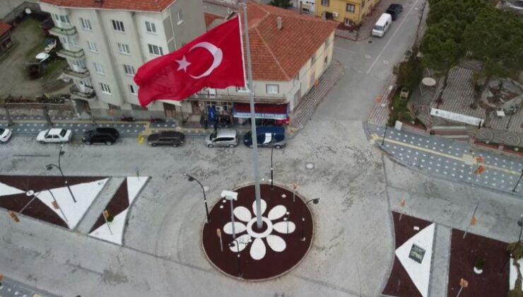 Manisa Kırkağaç’ta dev Türk Bayrağı