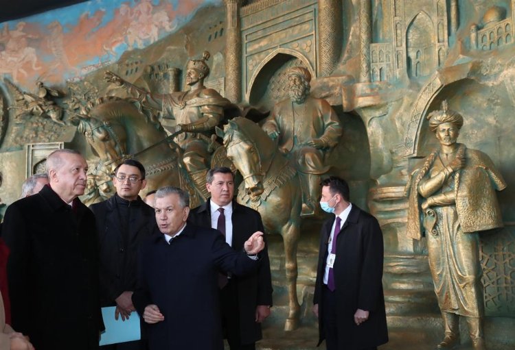 Özbekistan'daki Bağımsızlık Anıtı'na Erdoğan'dan çelenk 2