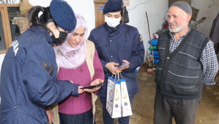 Yozgat’ta kadın astsubaylar çalmadık kapı bırakmıyor
