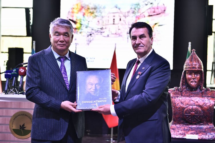 Bursa Osmangazi'de Başkan Dündar’a, Türk Dünyası’ndan büyük onur 2