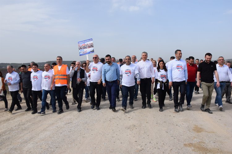 Bursa'da CHP'liler hızlı tren için 23 kilometre yürüdüler 2