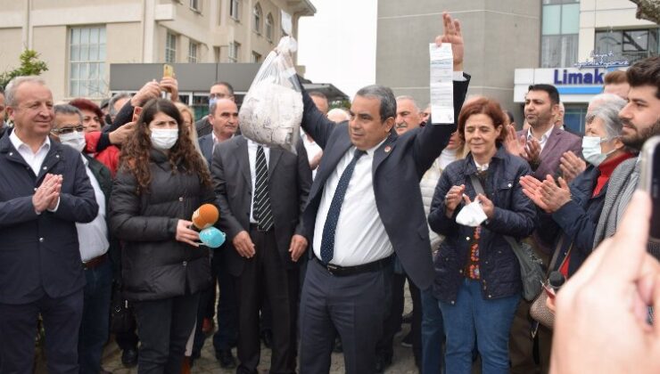 CHP Bursa’da elektrik borcundan dolayı kesilen faturasını ödedi