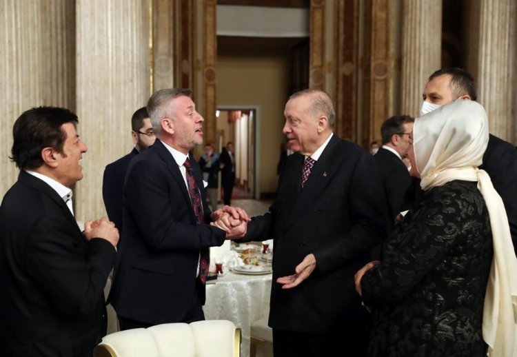 Cumhurbaşkanı Erdoğan sanatçılarla iftarda buluştu 4