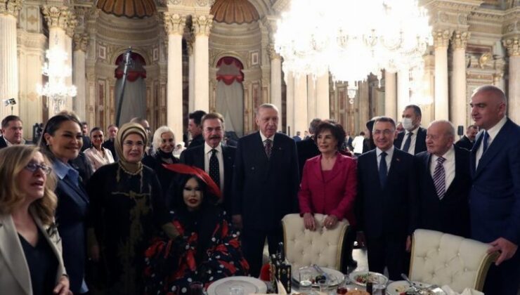 Cumhurbaşkanı Erdoğan sanatçılarla iftarda buluştu