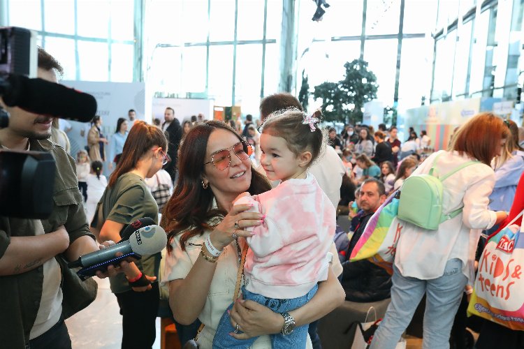 Ünlü isimler çocuklara renk kattı 1 Ünlü isimler çocuklara renk kattı 1