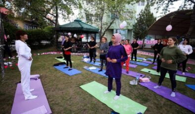 Yenimahalle Belediyesi’nden annelere yoga eğitimi