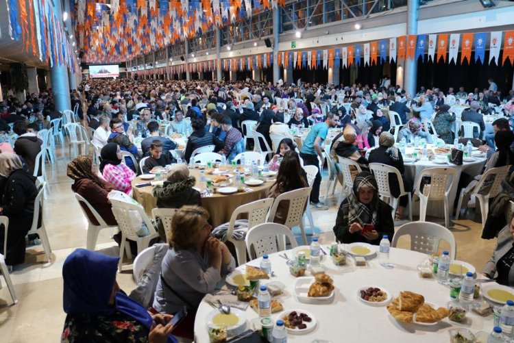 AK Parti'den 81 ilde eş zamanlı iftar 1
