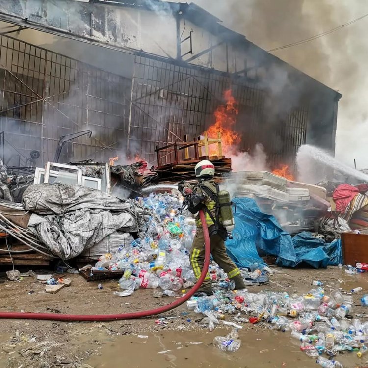 Bursa Osmangazi'de hurda deposunda yangın 4